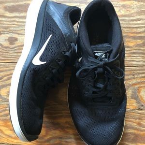 Nike black running sneaker women’s size 6.5 shoe